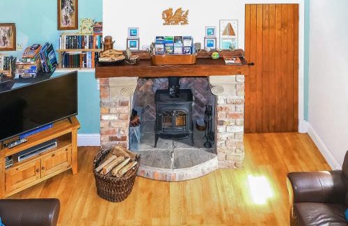 Capel Coch House | Rallt Cottage