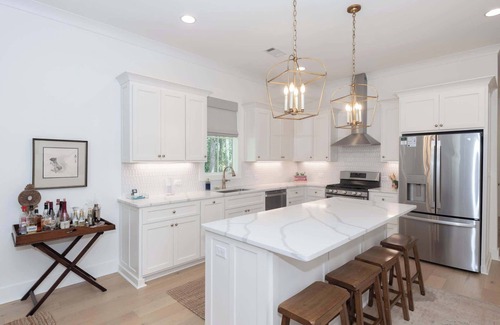 Oxford House | Rally Capps at the Lamar by Apex Short Term Stays