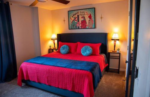 Chickasha House | Ralphie's House Chickasha - Sleeps 10 - Hi Speed WIFI - Brand New!
