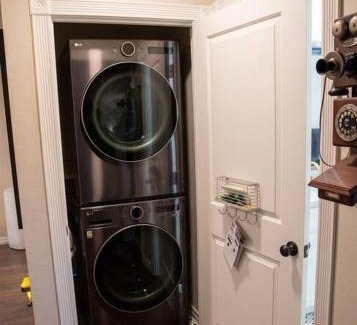 Chickasha House | Ralphie's House Chickasha - Sleeps 10 - Hi Speed WIFI - Brand New!