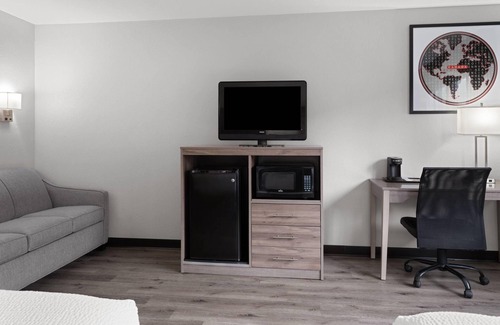 Cedar Rapids - Iowa City Hotel | Ramada by Wyndham Cedar Rapids South