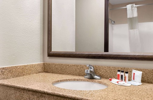 Elizabethtown Hotel | Ramada by Wyndham Elizabethtown