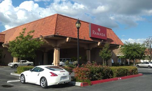 Raisin Hotel | Ramada by Wyndham Fresno North