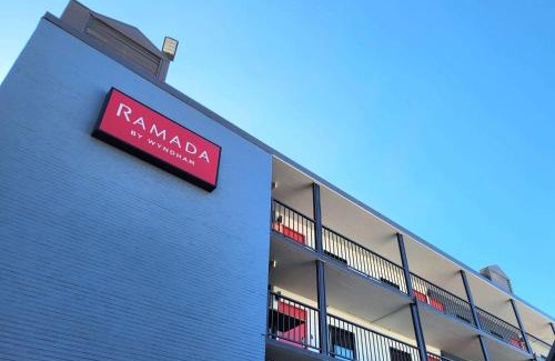 Kenner - Louis Armstrong International Airport Hotel | Ramada by Wyndham Kenner New Orleans Airport South