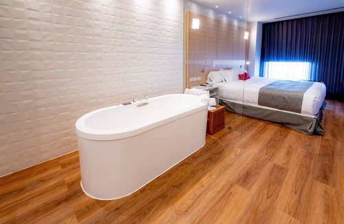 Baja California Hotel | Ramada Encore by Wyndham Guadalajara Aeropuerto