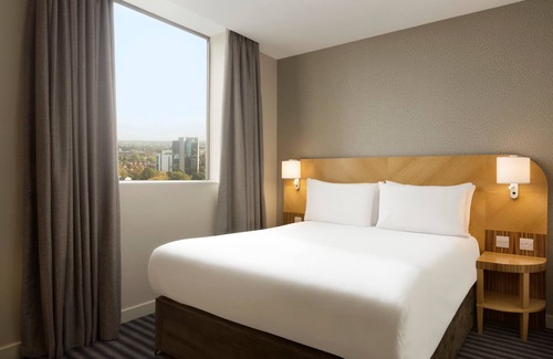Coventry Hotel | Ramada Hotel & Suites by Wyndham Coventry