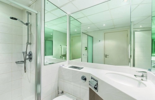 Coventry Hotel | Ramada Hotel & Suites by Wyndham Coventry