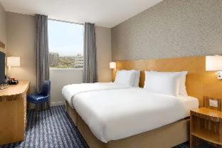 Coventry Hotel | Ramada Hotel & Suites by Wyndham Coventry