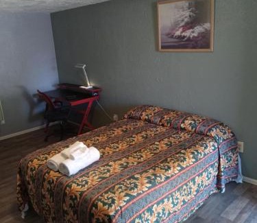 Central Colorado Springs Hotel | Ranch Motel
