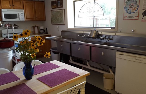 Hayesville House | Ranch Room at Walnut Hollow