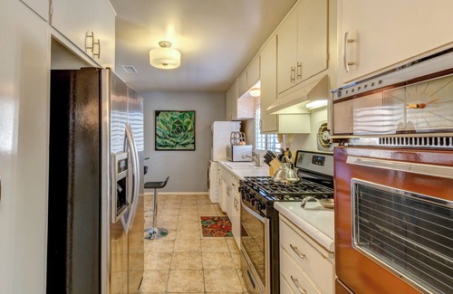 Rancho Mirage House | Rancho Mirage House-PRIVATE, Bright Mid-Century Home w Yard, Pool, Putting Green