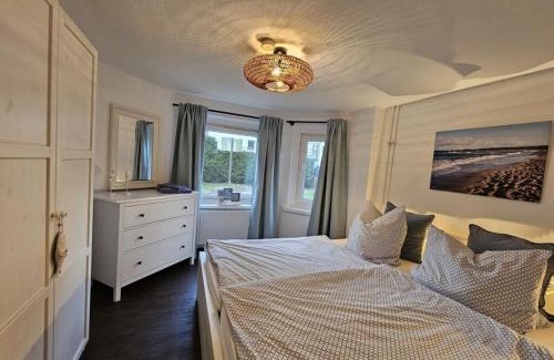 Timmendorfer Strand House | Raphael - "Elvis Presley"