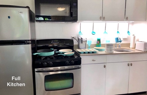Diamond Head - Kapahulu - St. Louis Condo | Rare 1 Bedroom Condo in at the Heart of Waikiki 2 blocks from the beach