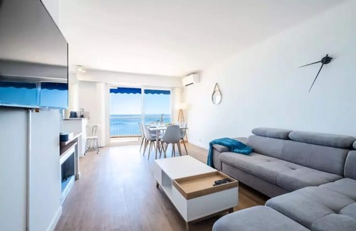 Pointe Croisette Apartment | RARE! 3P seafront