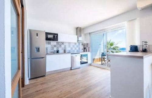 Pointe Croisette Apartment | RARE! 3P seafront