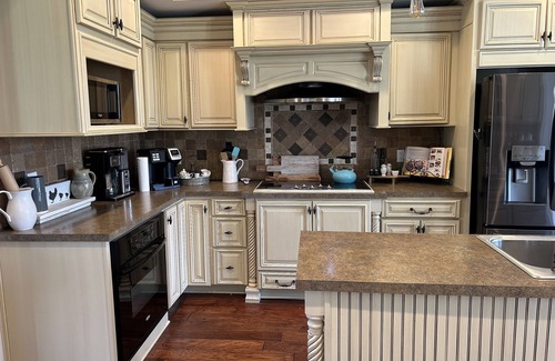 Kedron House | Rare 8-bedroom house in Columbia, TN. Minutes from Franklin. Pool and 12 acres