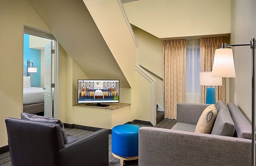 White Station House | Rare Find! 2 Classy Units, w/ Kitchen, Parking, Pets Allowed, Near Memphis Zoo!