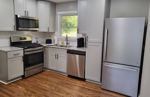 Atlanta House | RARE FIND - 2 Houses w/Shared Pool Near the City Center
