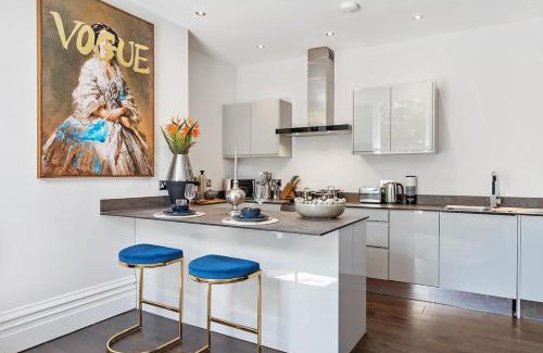 Sefton Park Apartment | Rare Find - Gated 2 bed apt, close to Parks, secure carpark sleeps 4