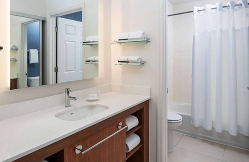 Arts/Warehouse District Hotel | Rare Find, Relaxing Suite with Outdoor Pool and Full Kitchen, Free Breakfast!