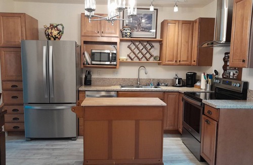 Carson City House | Rare Find! Upscale 2-bd bungalow in Historic West-side Carson City with WiFi, AC