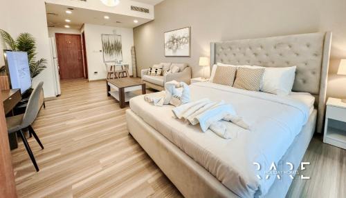 Dubai Production City Apartment | Rare Holiday Homes - Lake View - The Crescent Tower - Dubai Production City - R1611