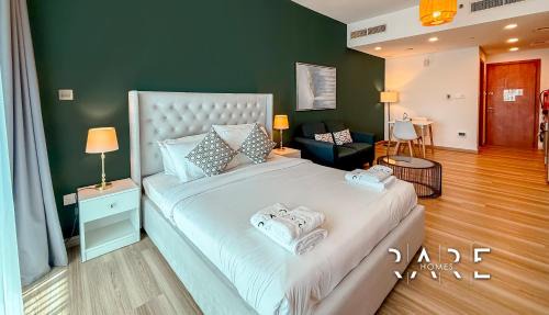 Dubai Production City Apartment | Rare Holiday Homes - Lake View - The Crescent Tower A - Near Me'aisem Mall - R702
