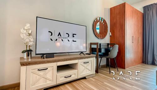 Dubai Production City Apartment | Rare Holiday Homes - Lake View - The Crescent Tower A - Near Me'aisem Mall - R702