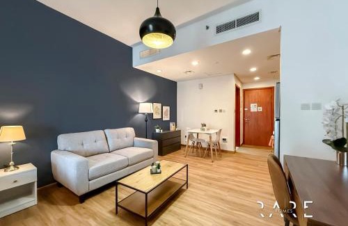 Dubai Production City Apartment | Rare Holiday Homes - Near City Center Ma'eisem - Lake view - Crescent Tower C - R806 - IMPZ