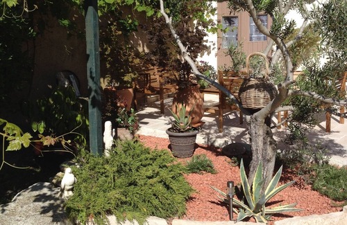 L'Isle-sur-la-Sorgue House | Rare, in town and quiet, refined Mazet, private pool, flower garden