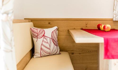Lagundo Apartment | Rasnerhof Ferienwohnung Talblick