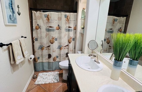 Bradenton House | Rate drop! Short stays! Close to beaches and IMG