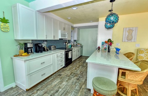 Kailua-Kona House | Rated 10 Stars Stunning Oceanfront Pool 4Bdrm Home Oct 27 2 Nov 13-24 walk2 Town