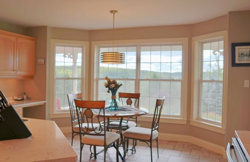 Anne's Land House | Rattenbury Hillside Escape