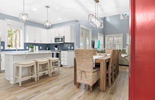Laurel Grove House | "Ravens Hollow" - New to This 5 STAR Premier Host Team - w/ Golf Cart, Pool, Gym