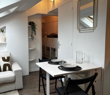Quartier du Mail Apartment | Ravissant studio parisien