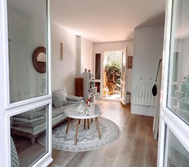 Giens Apartment | Ravissant T1 avec jardinet proche de la mer