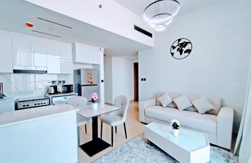 Jumeirah Village Circle Apartment | RBE Vacation Homes-Enjoy Marina View- Binghatti Corner