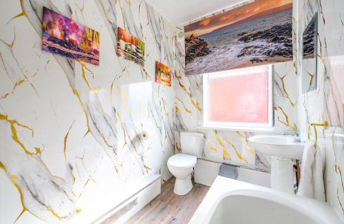 Beeston House | -RD15CFA- For Relaxed and Cosy stay with Free Parking