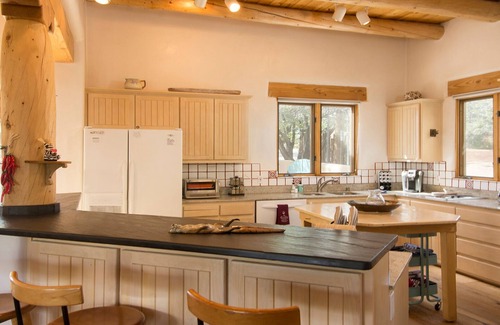 Historic Eastside House | READ OUR REVIEWS! In the Historic District, Easy Walk to Plaza & Canyon Rd.