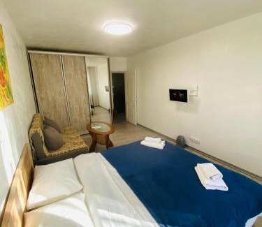Obolon' Apartment | Real Home Apartments- Geroiv Dnipra Metro Station