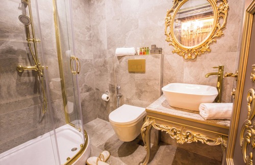 Yomra Hotel | Real King Suite Hotel
