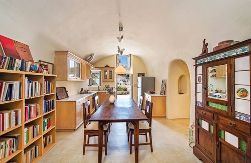Vothon House | Real Santorini, Cave House – far from the crowds