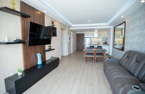 Zapopan Condo | Real View Towers, Real Center Plaza, 1st Floor Charming 1 BR, Zona Real