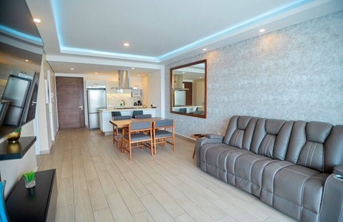 Zapopan Condo | Real View Towers, Real Center Plaza, 1st Floor Charming 1 BR, Zona Real