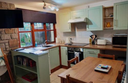 Lelant Ski Chalet | Rebels Retreat - 2-Bed Chalet nr St Ives & Hayle