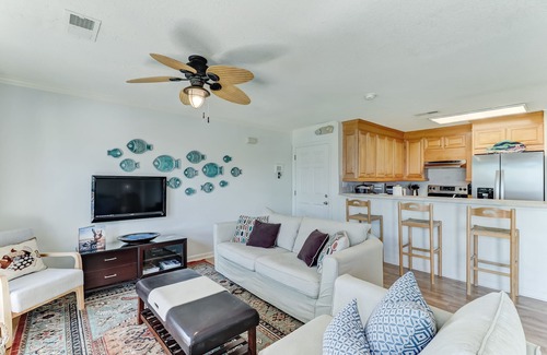 Fernandina Beach House | Recently redecorated and dog friendly. Oceanview and lots of parking which can be hard to find.