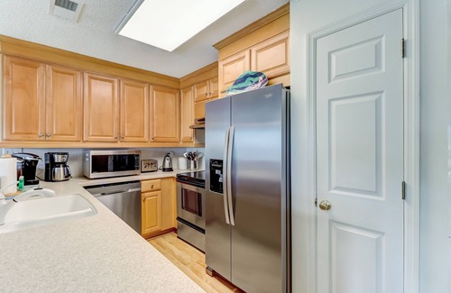 Fernandina Beach House | Recently redecorated and dog friendly. Oceanview and lots of parking which can be hard to find.