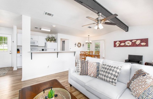 Belton House | Recently remodeled and cute as a button! *Military Friendly*