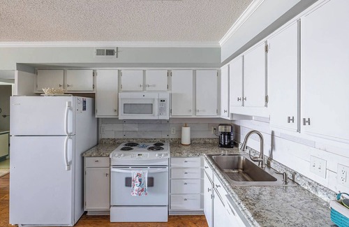 Ash Condo | Recently renovated condo in Cherry Grove area of N. Myrtle Beach